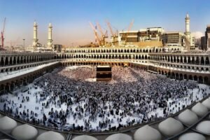 Panduan Lengkap Umroh, Persiapan dan Pelaksanaan Bersama Madani Tour.jpg