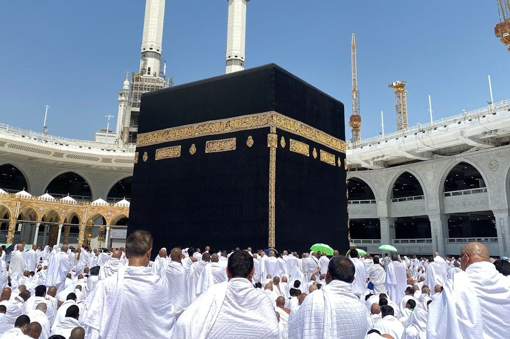 Rahasia di Balik Layanan Premium Umroh Madani Tour